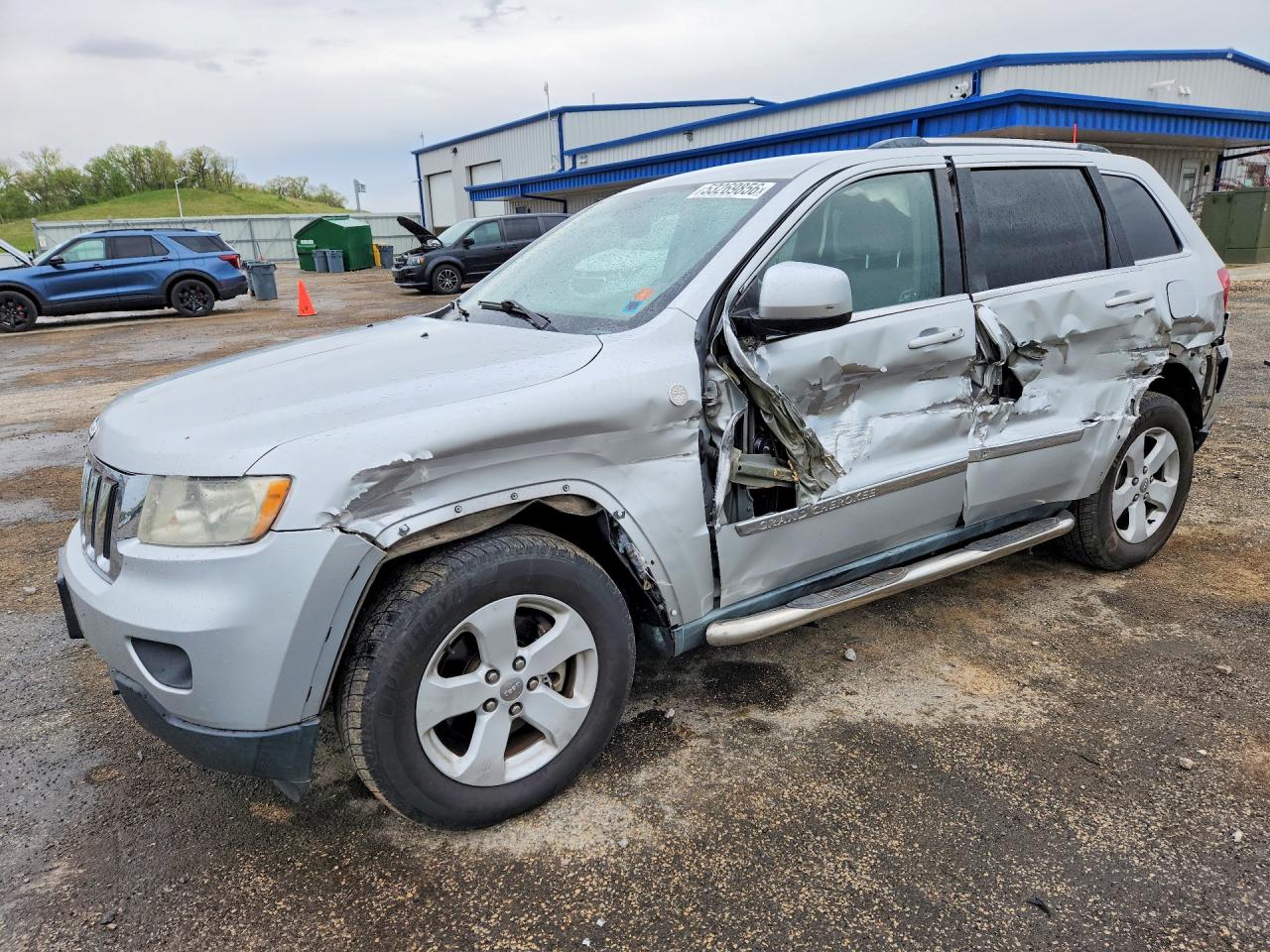 2011 Jeep Grand Cherokee Laredo, VIN 1J4RR4GT0BC538682 — Side