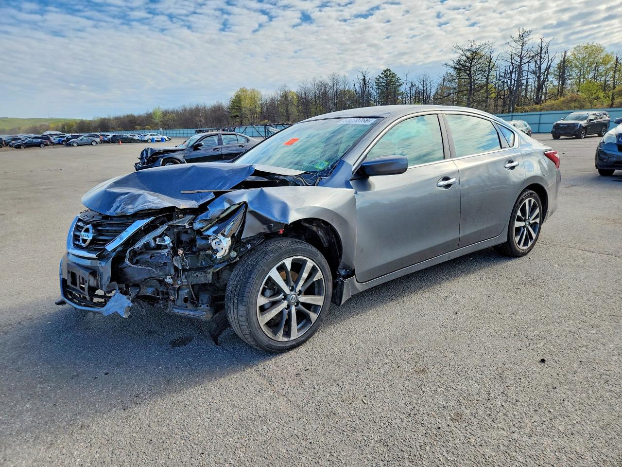 2017 Nissan Altima SR, VIN 1N4AL3AP7HC495791 — Front end