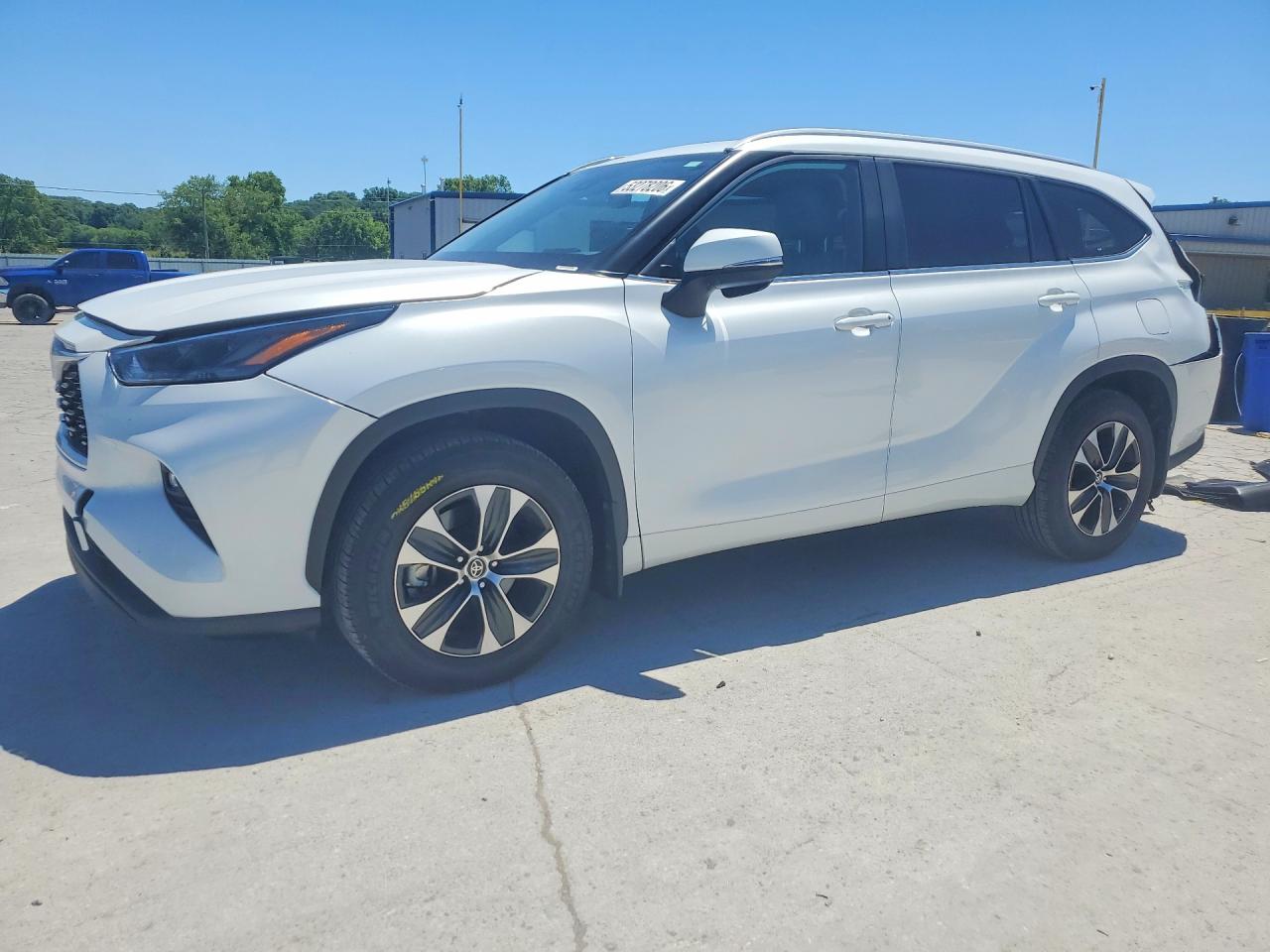 2026 Toyota Highlander XLE, VIN 5TDKDRBH3TS599899 — Rear end