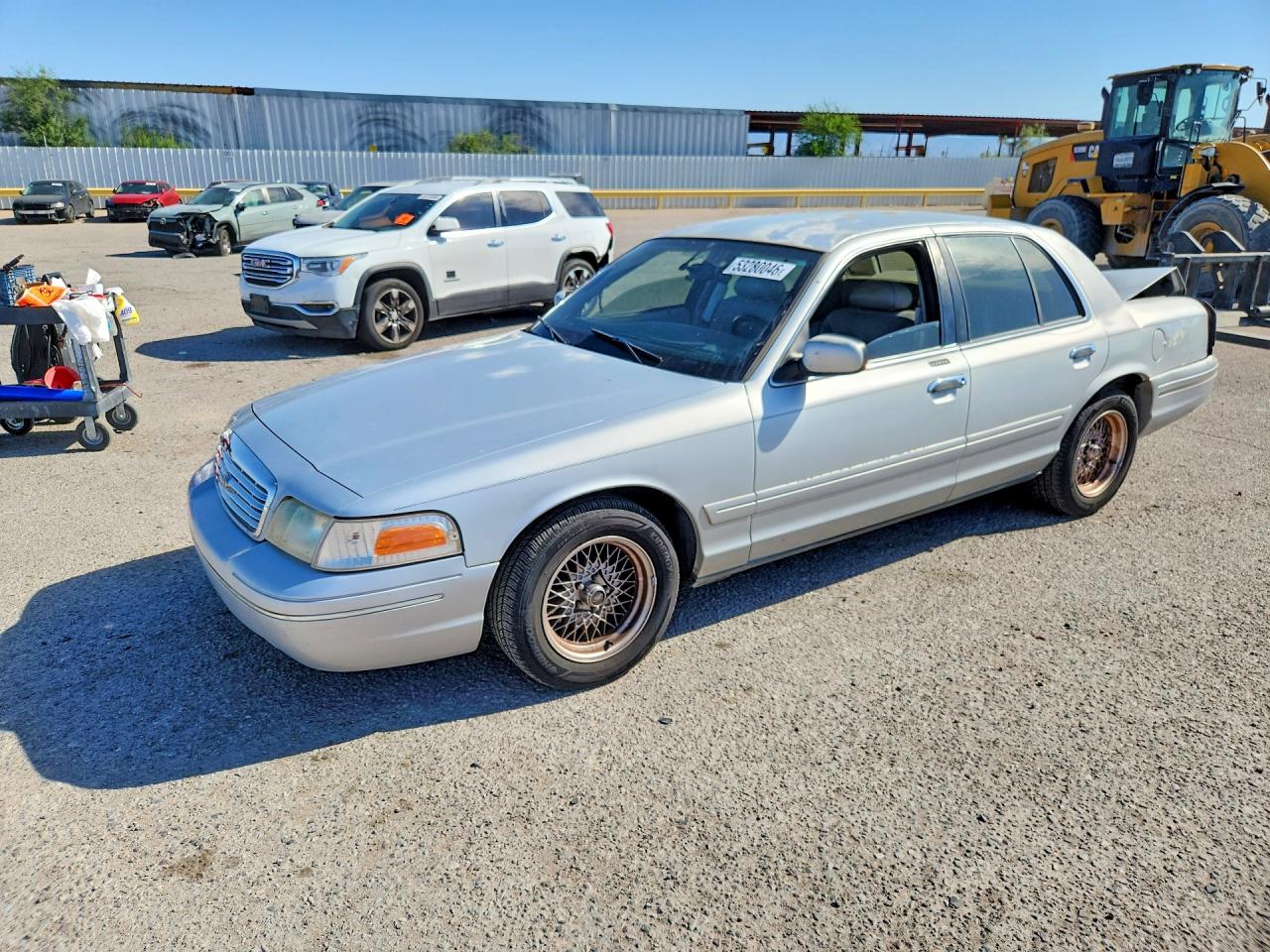 2000 Ford Crown Victoria LX, VIN 2FAFP74W0YX214325 — Rear end