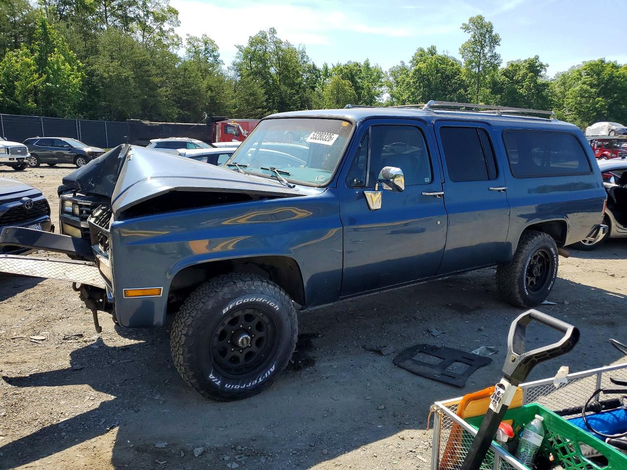 1991 Chevrolet Suburban, VIN 1GNGV26K9MF122743 — Front end