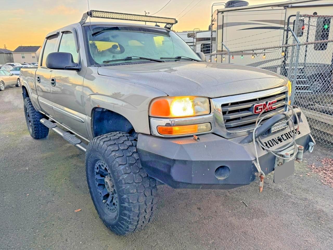 2003 GMC Sierra 1500HD SLT, VIN 1GTGK13UX3F131614 — Minor dents and scratches