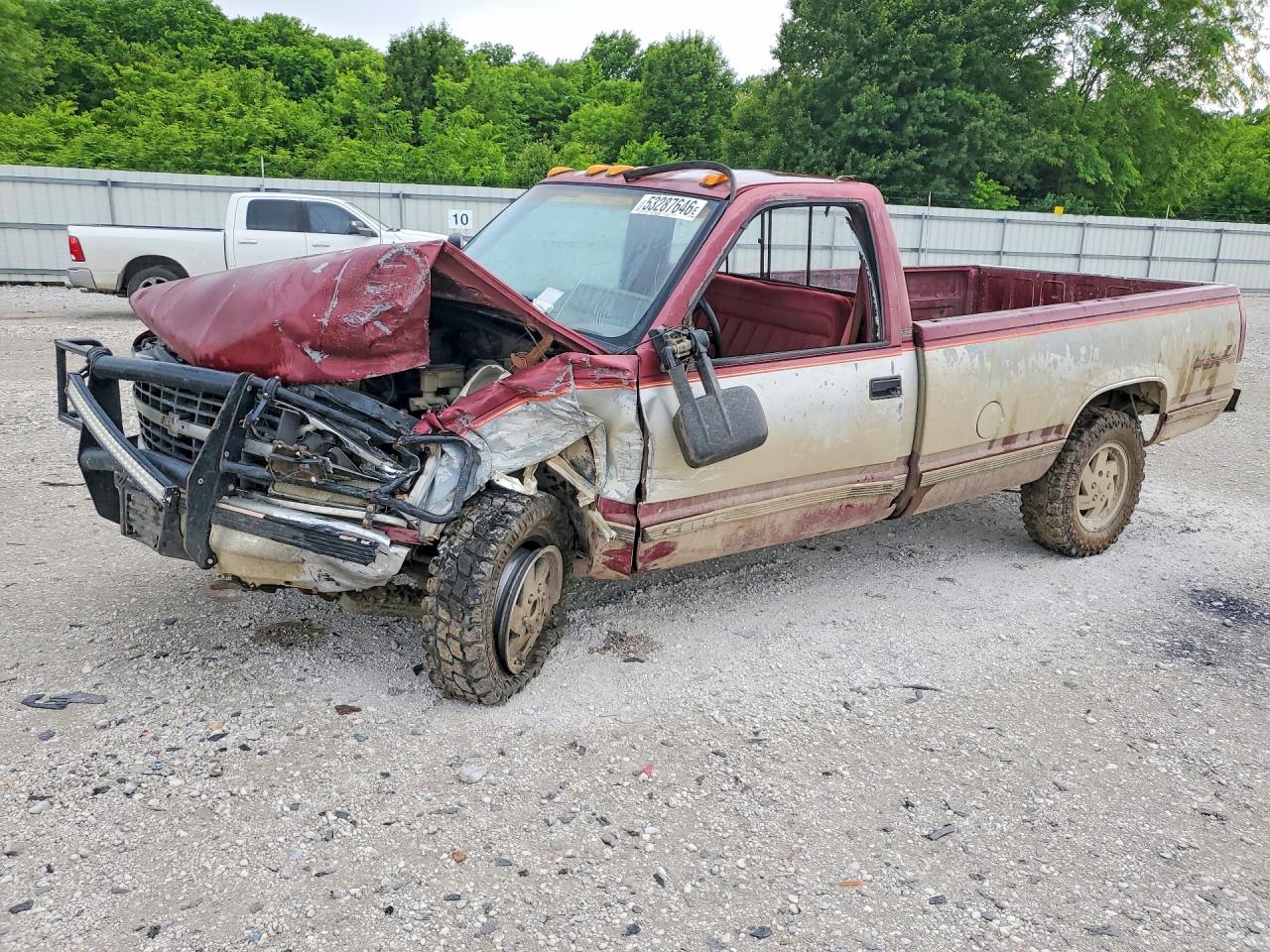 1988 Chevrolet Silverado 2500, VIN 1GCFK24K3JE207465 — Front end