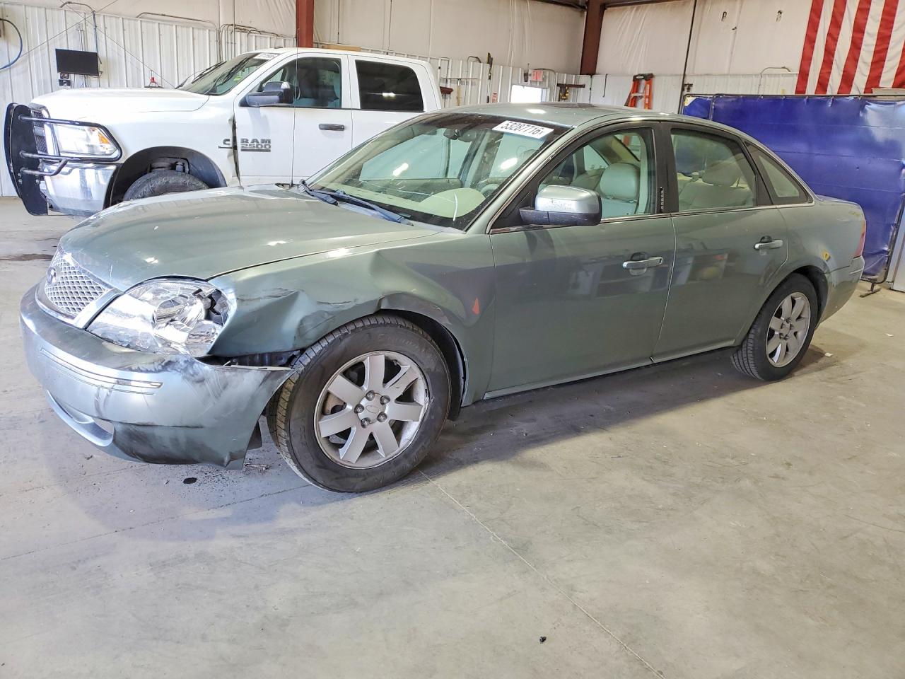 2007 Ford Five Hundred SEL, VIN 1FAFP24167G101233 — Front end
