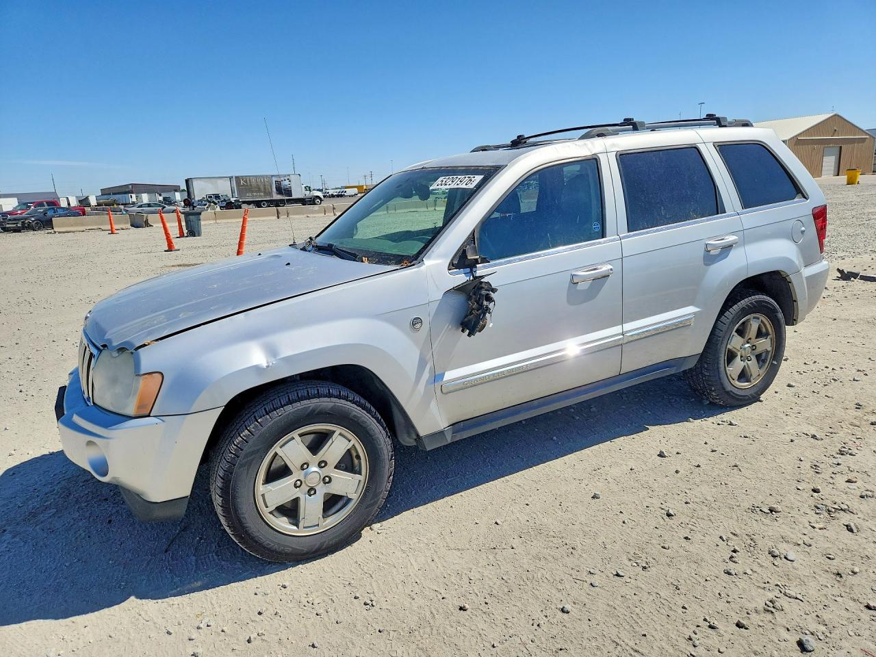2005 Jeep Grand Cherokee Limited, VIN 1J8HR58205C640834 — Front end