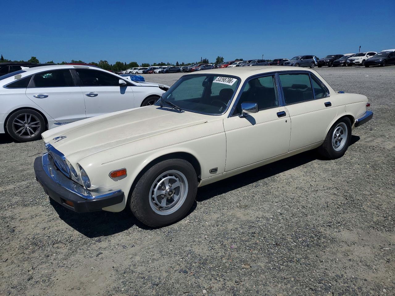 1987 Jaguar XJ, VIN SAJAV1345HC464973 — Minor dents and scratches
