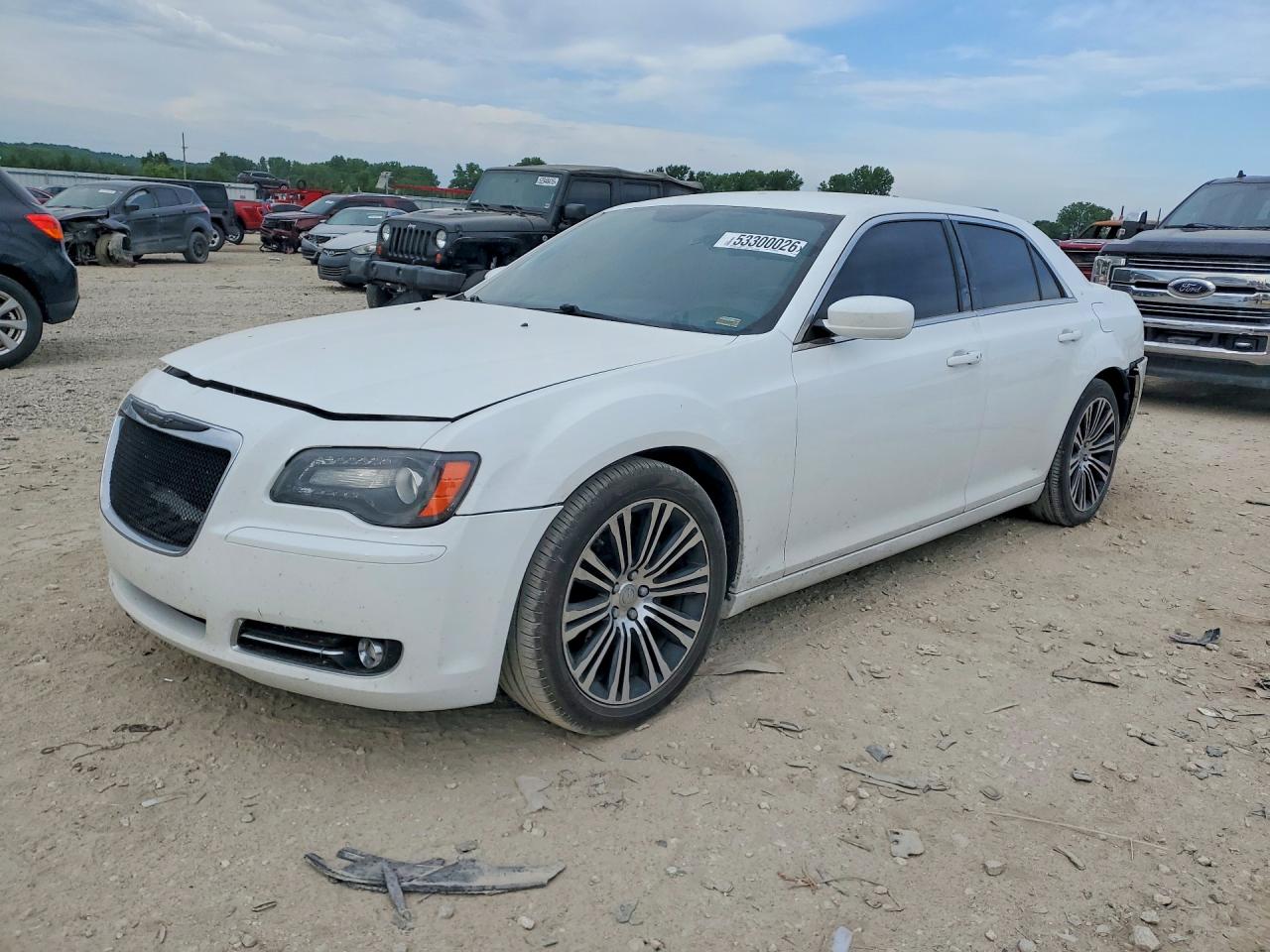 2013 Chrysler 300 S, VIN 2C3CCABT6DH698640 — Front end