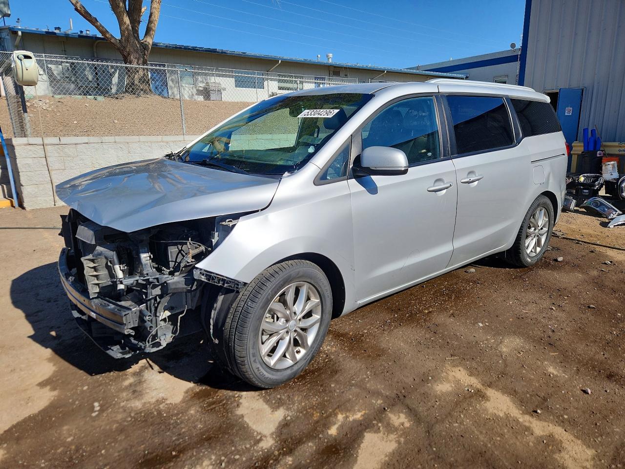 2021 Kia Sedona LX, VIN KNDMB5C1XM6664550 — Перед