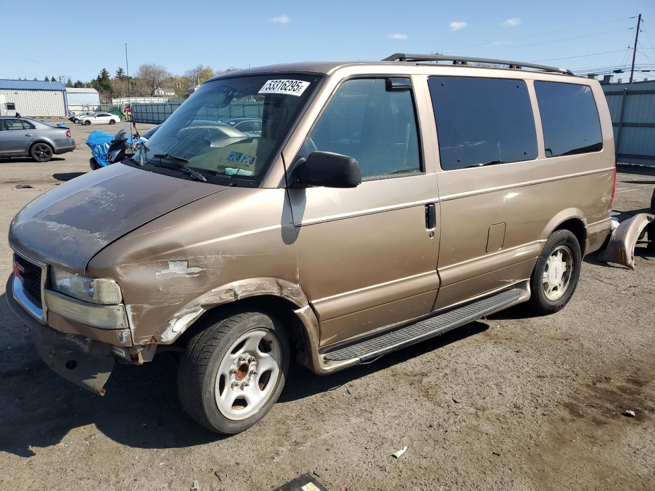 2003 GMC Safari, VIN 1GKDM19X73B505364 — Front end