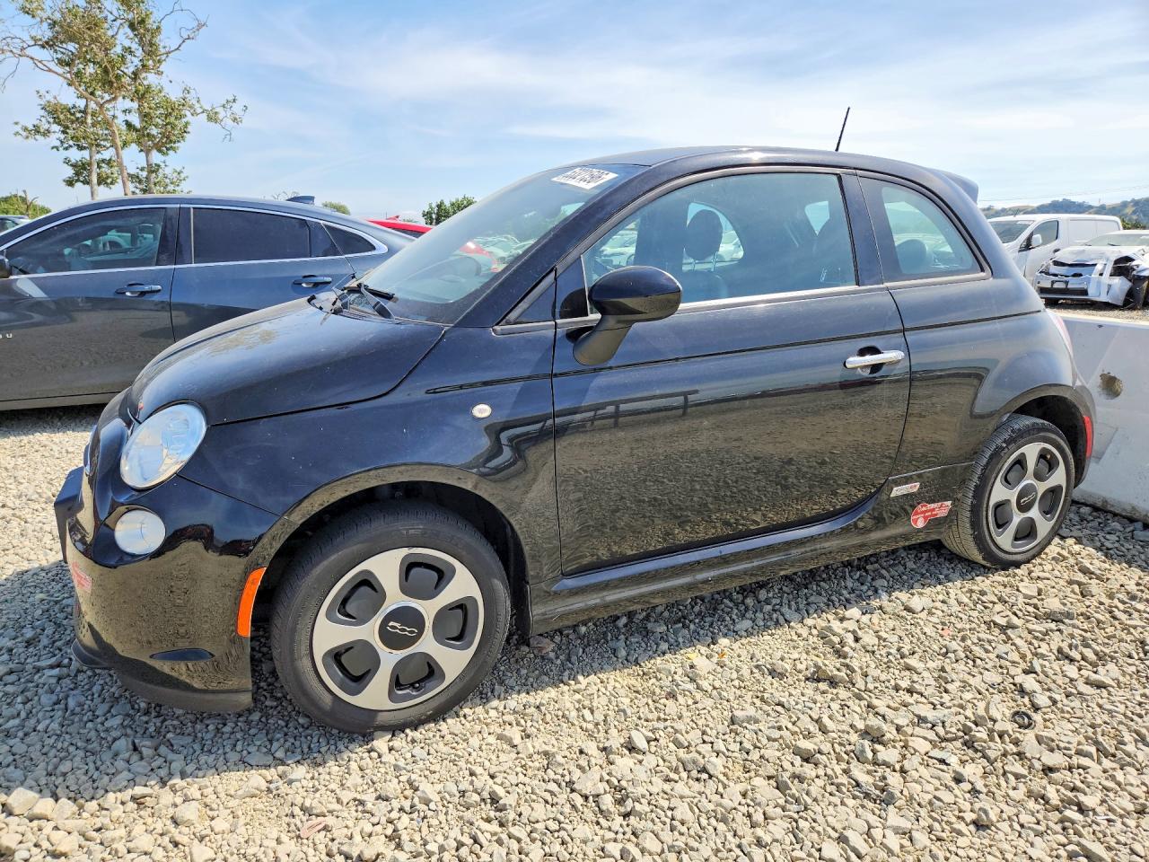 2017 FIAT 500e, VIN 3C3CFFGE4HT620871 — Minor dents and scratches