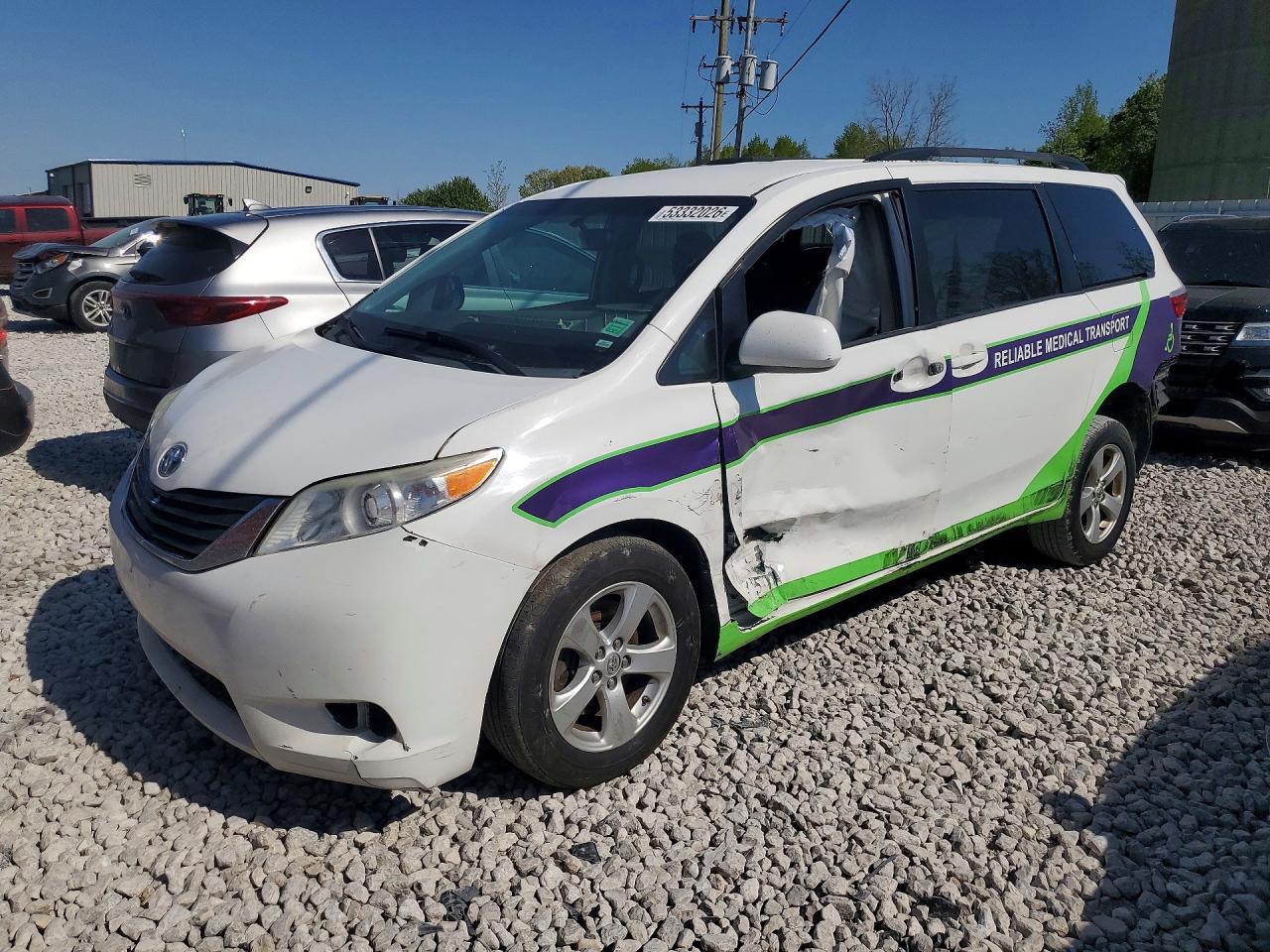 2015 Toyota Sienna LE, VIN 5TDKK3DC8FS610047 — Side
