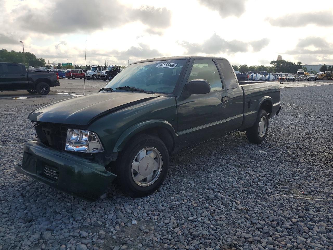 2002 GMC Sonoma SLS, VIN 1GTCS195828178707 — Front end