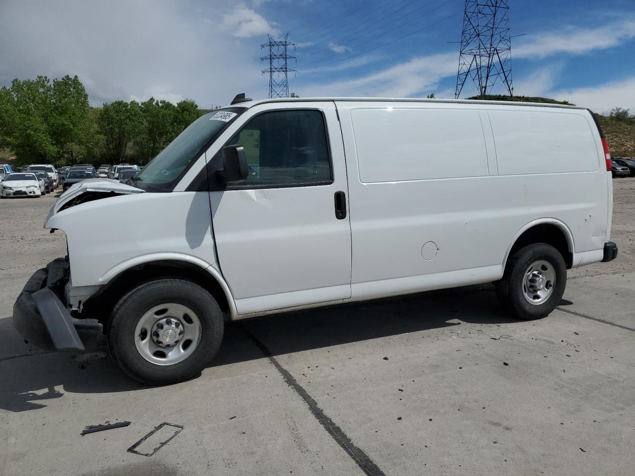 2021 Chevrolet Express G3500, VIN 1GCZGGF79M1196004 — Перед