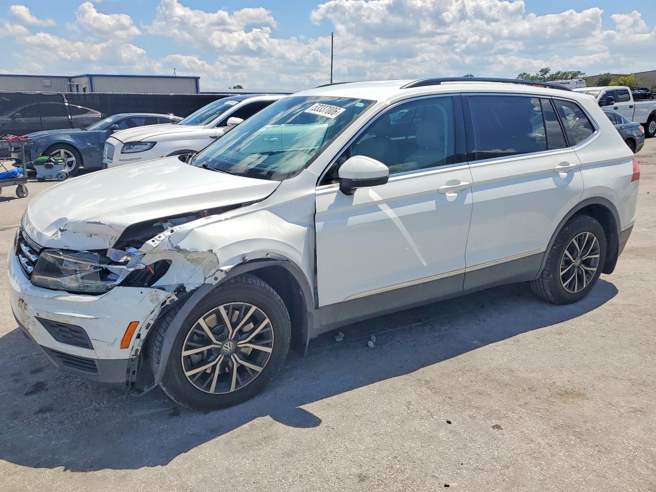 2020 Volkswagen Tiguan SE, VIN 3VV3B7AX8LM032600 — Rear end