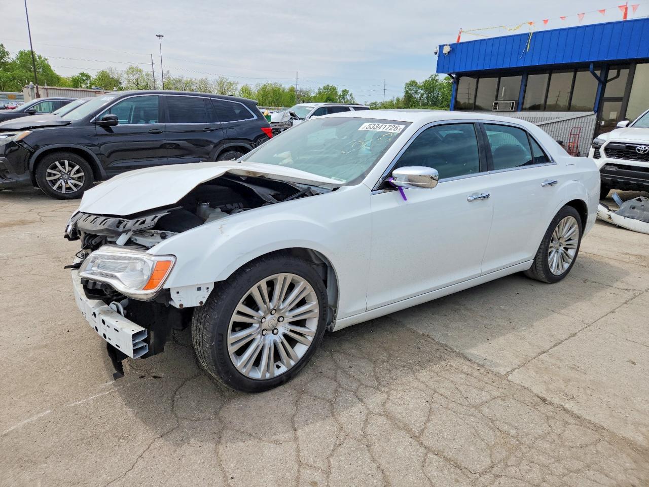 2014 Chrysler 300 C, VIN 2C3CCAETXEH119999 — Перед