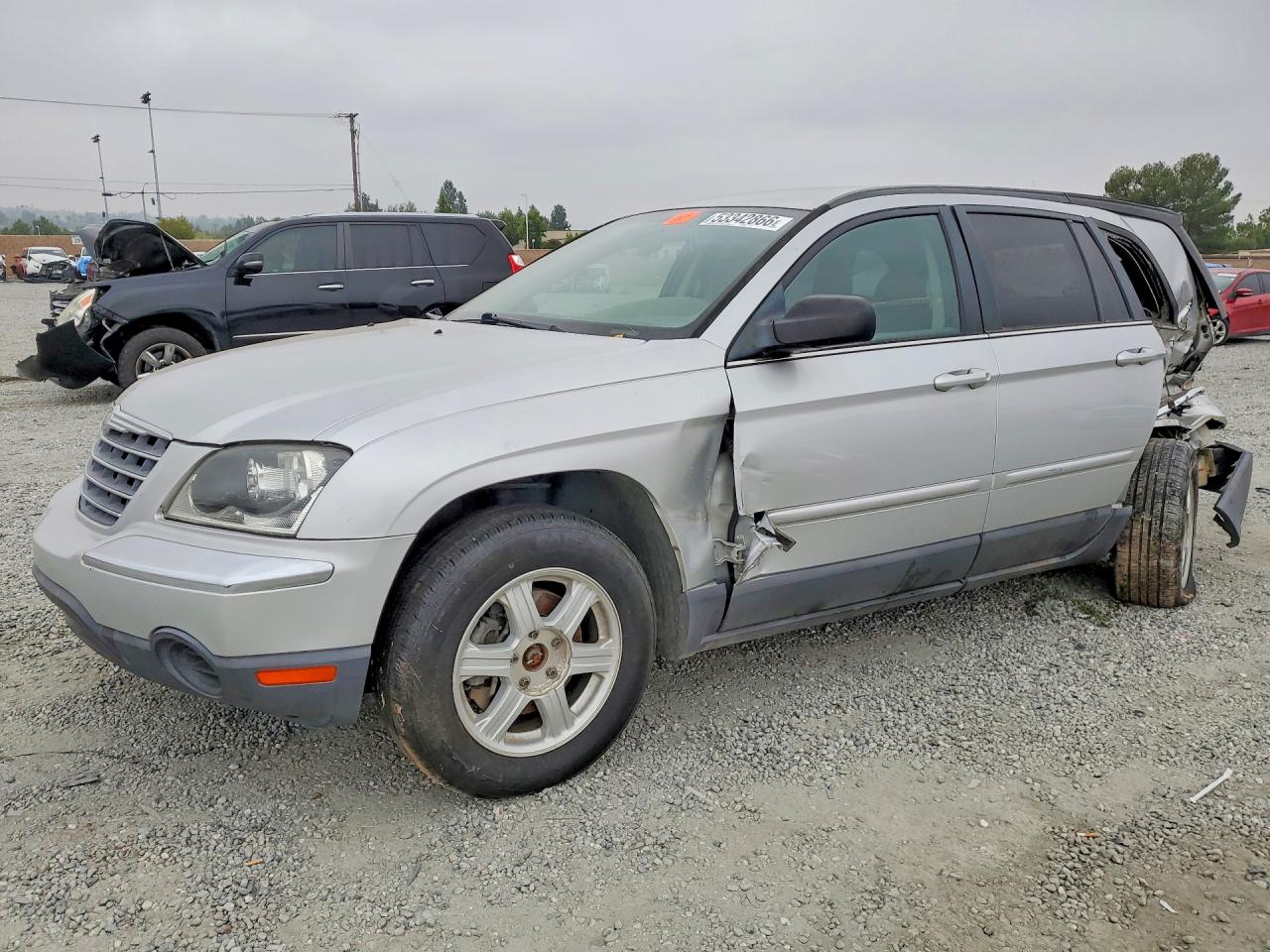 2005 Chrysler Pacifica Touring, VIN 2C4GM68485R287162 — Зад