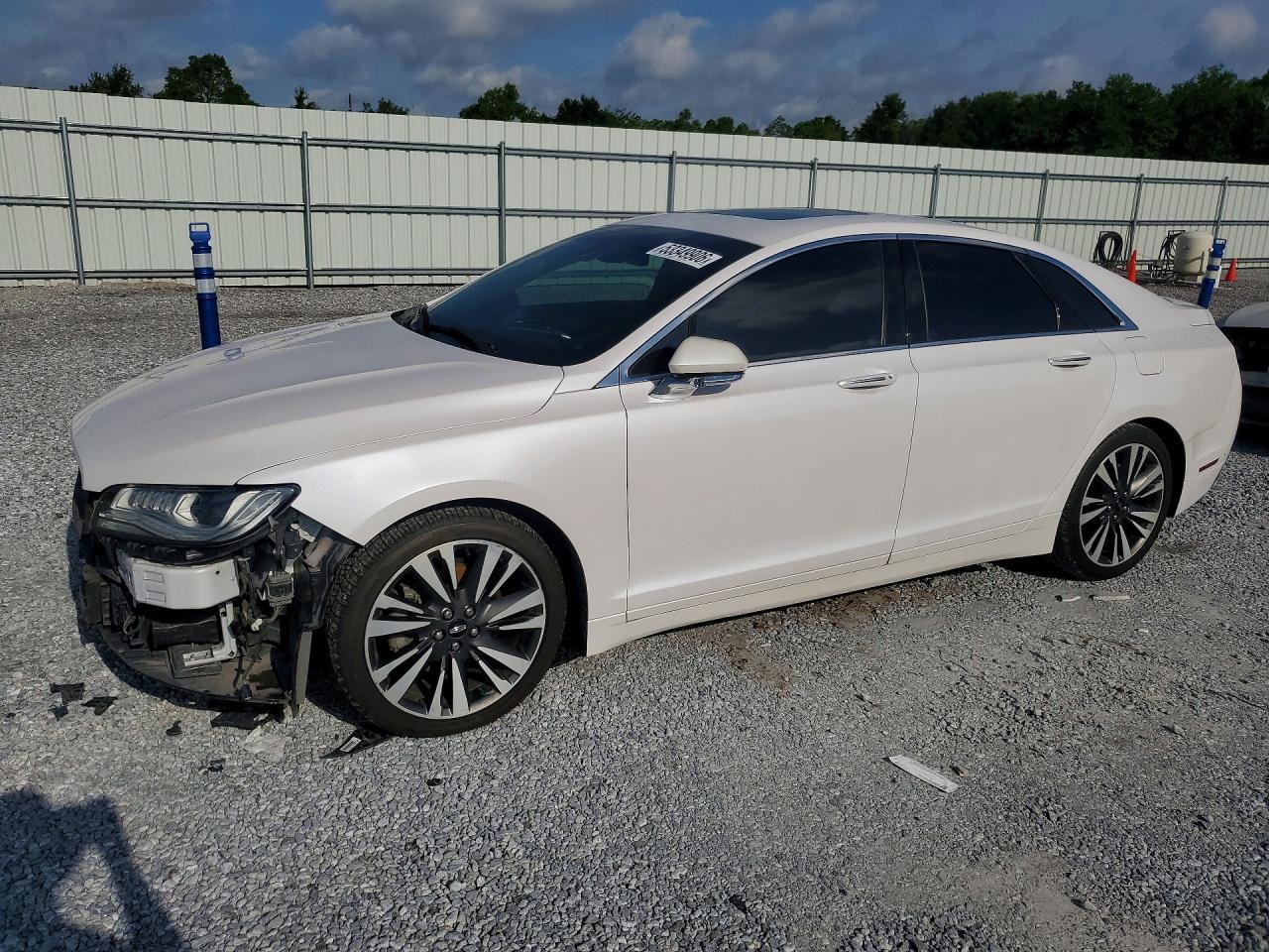 2019 Lincoln MKZ Reserve II, VIN 3LN6L5E94KR617762 — Front end