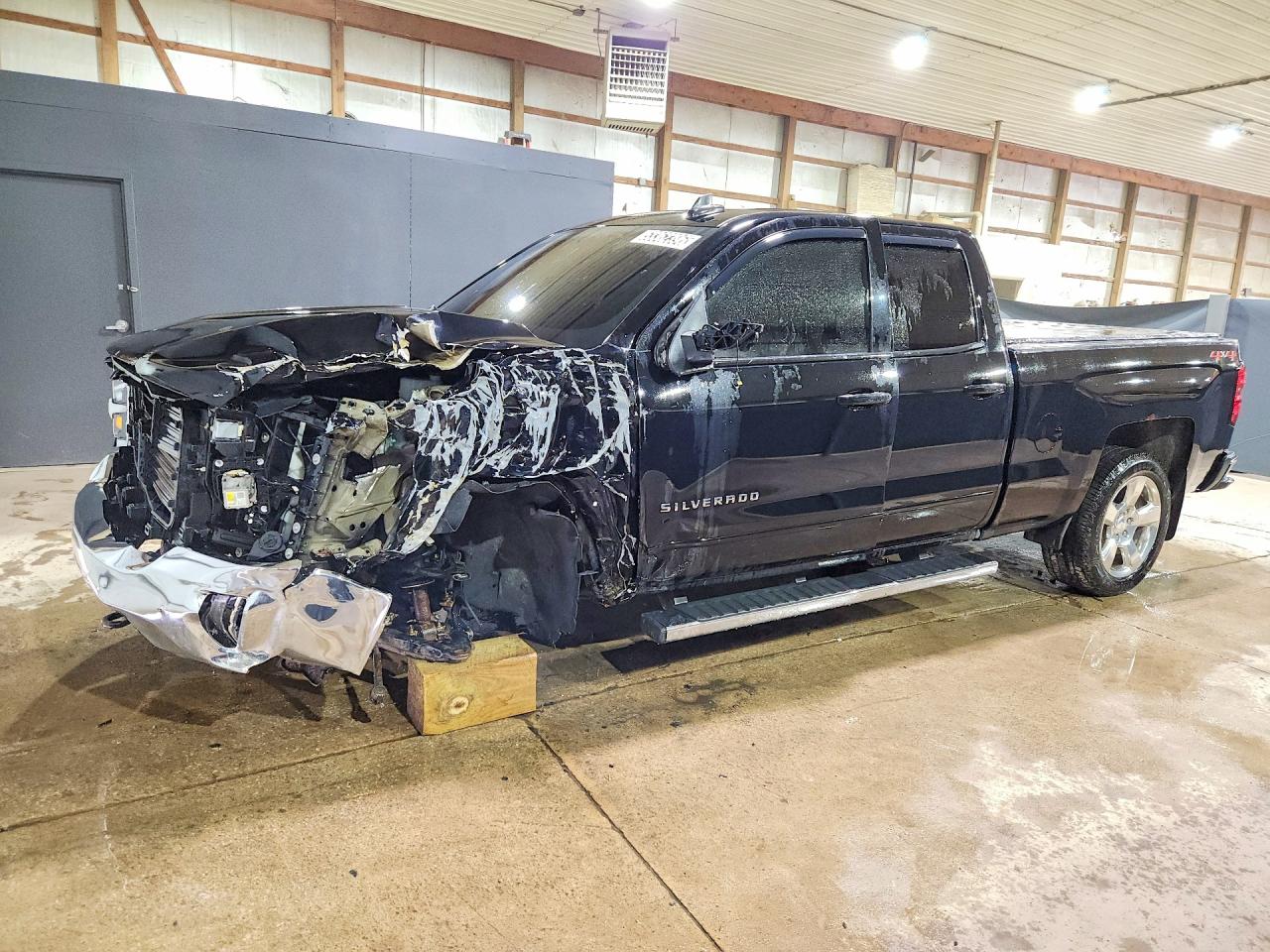 2018 Chevrolet Silverado 1500 LT, VIN 1GCVKREC0JZ360812 — Front end