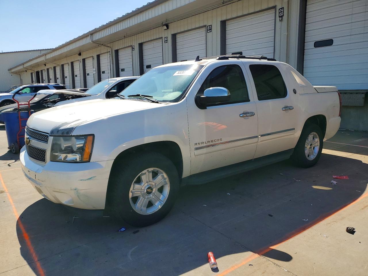 2013 Chevrolet Avalanche LTZ, VIN 3GNTKGE73DG133107 — Minor dents and scratches