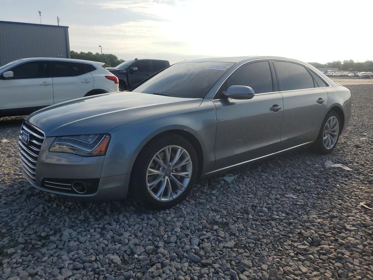2013 Audi A8 3.0L, VIN WAURGAFD7DN013224 — Мелкие вмятины и царапины