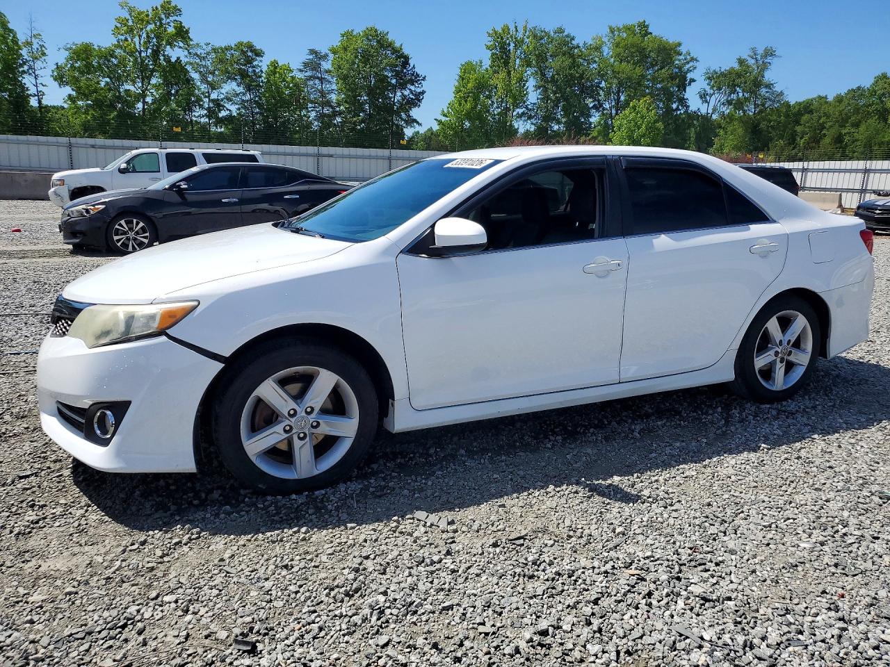 2014 Toyota Camry SE, VIN 4T1BF1FKXEU831443 — Front end