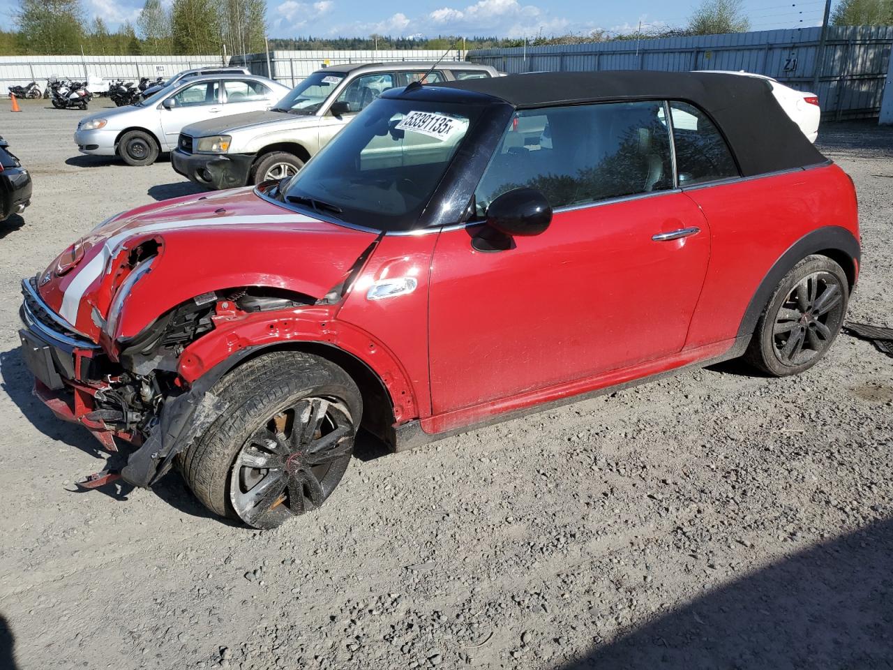 2016 MINI Convertible S, VIN WMWWG9C54G3C21921 — Перед