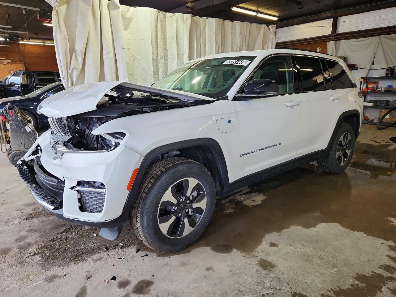 2024 Jeep Grand Cherokee, VIN 1C4RJYB64RC720952 — Front end