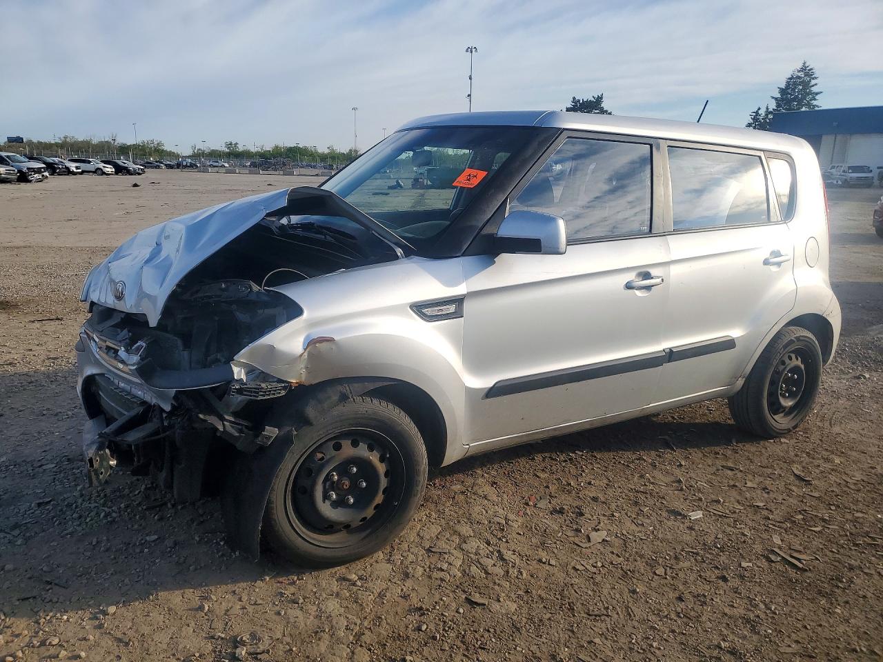 2013 Kia Soul, VIN KNDJT2A58D7757923 — Front end