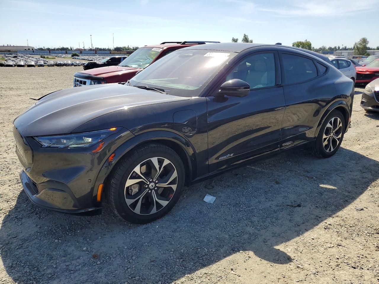 2021 Ford Mustang Mach-E Premium, VIN 3FMTK3RMXMMA46139 — Front end