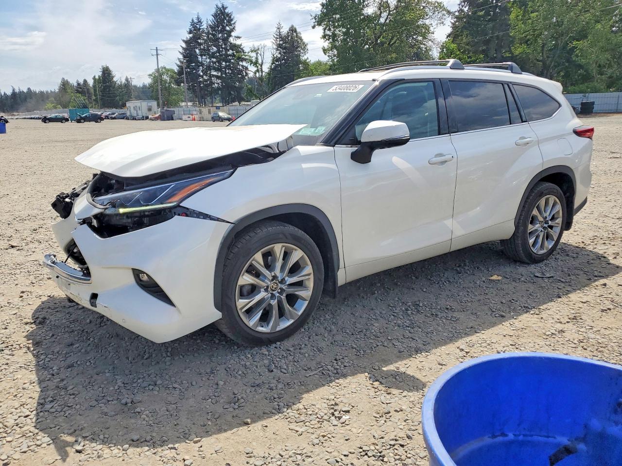 2021 Toyota Highlander Limited, VIN 5TDDZRBH0MS129549 — Front end