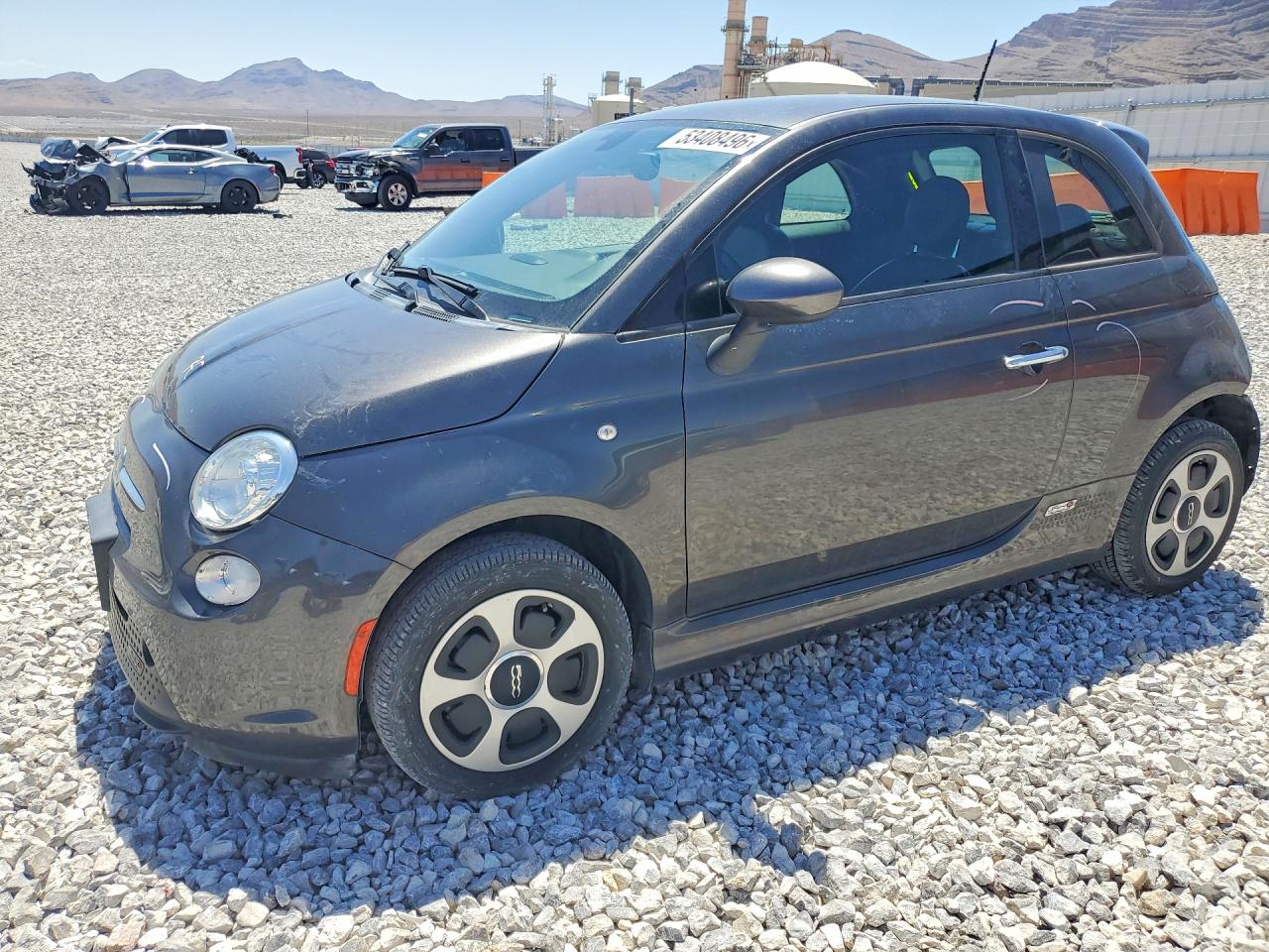 2016 FIAT 500e, VIN 3C3CFFGE6GT221779 — Зад