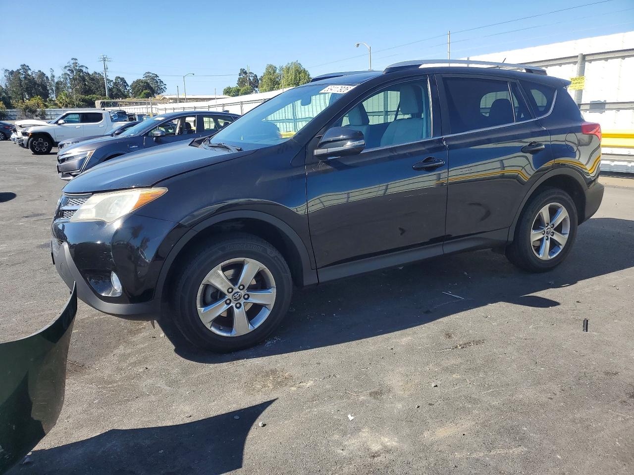2015 Toyota RAV4 XLE, VIN 2T3WFREV0FW227257 — Side