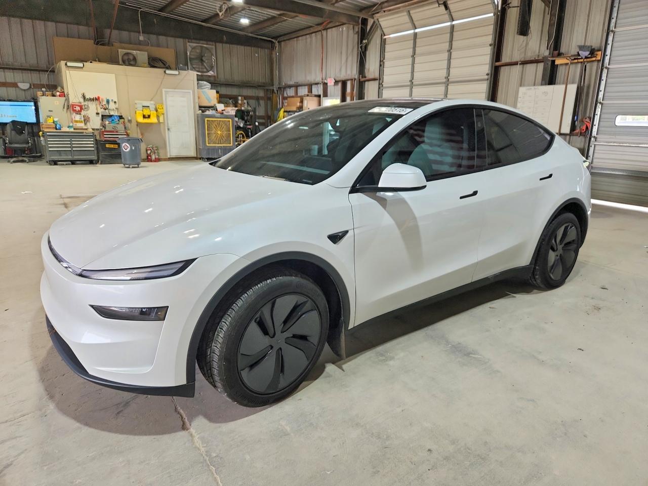 2026 Tesla Model Y Long Range Launch Series, VIN 7SAYGDEE0TF339618 — Град
