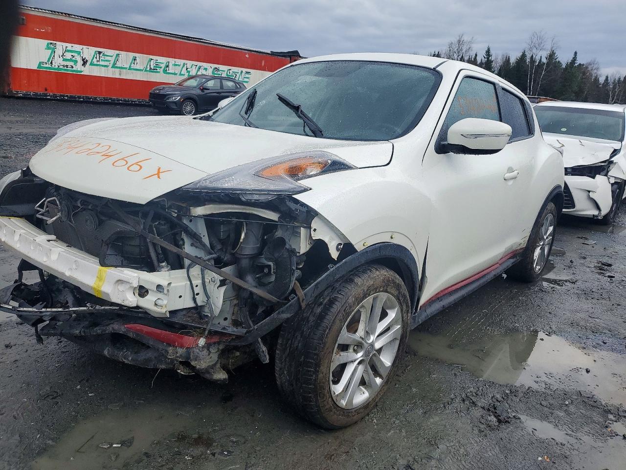 2016 Nissan Juke S, VIN JN8AF5MV2GT653674 — Front end