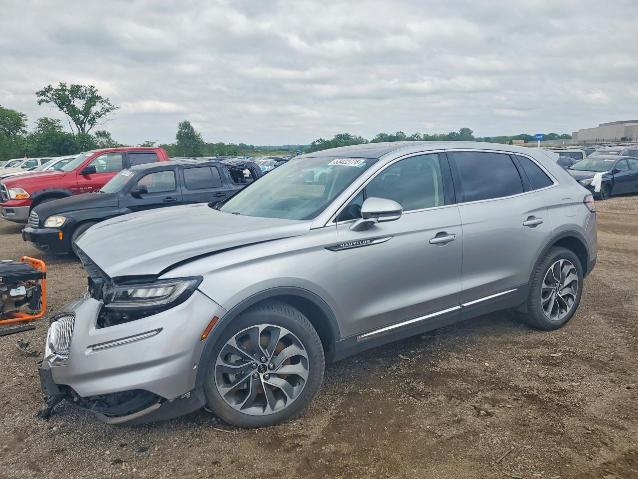 2022 Lincoln Nautilus Reserve, VIN 2LMPJ8K93NBL09554 — Front end