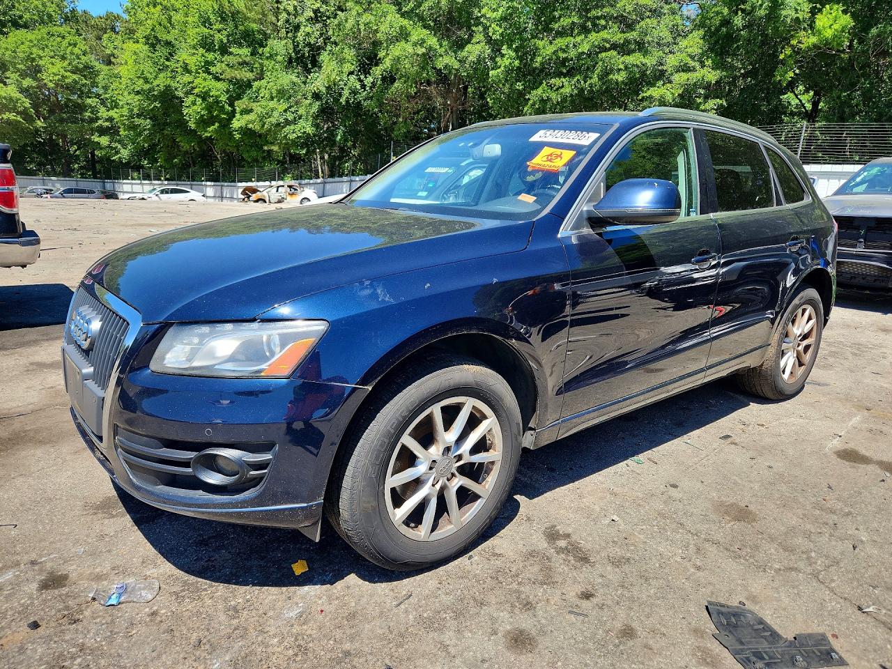 2011 Audi Q5 Premium Plus, VIN WA1LFAFP8BA098269 — Minor dents and scratches