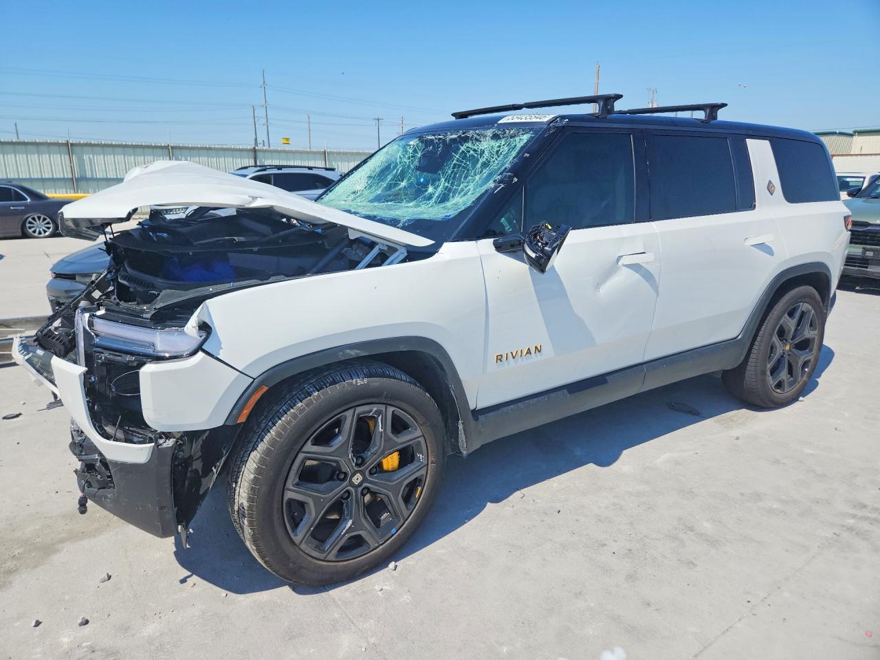 2026 Rivian R1S, VIN 7PDSGBBP3TN086155 — Front end