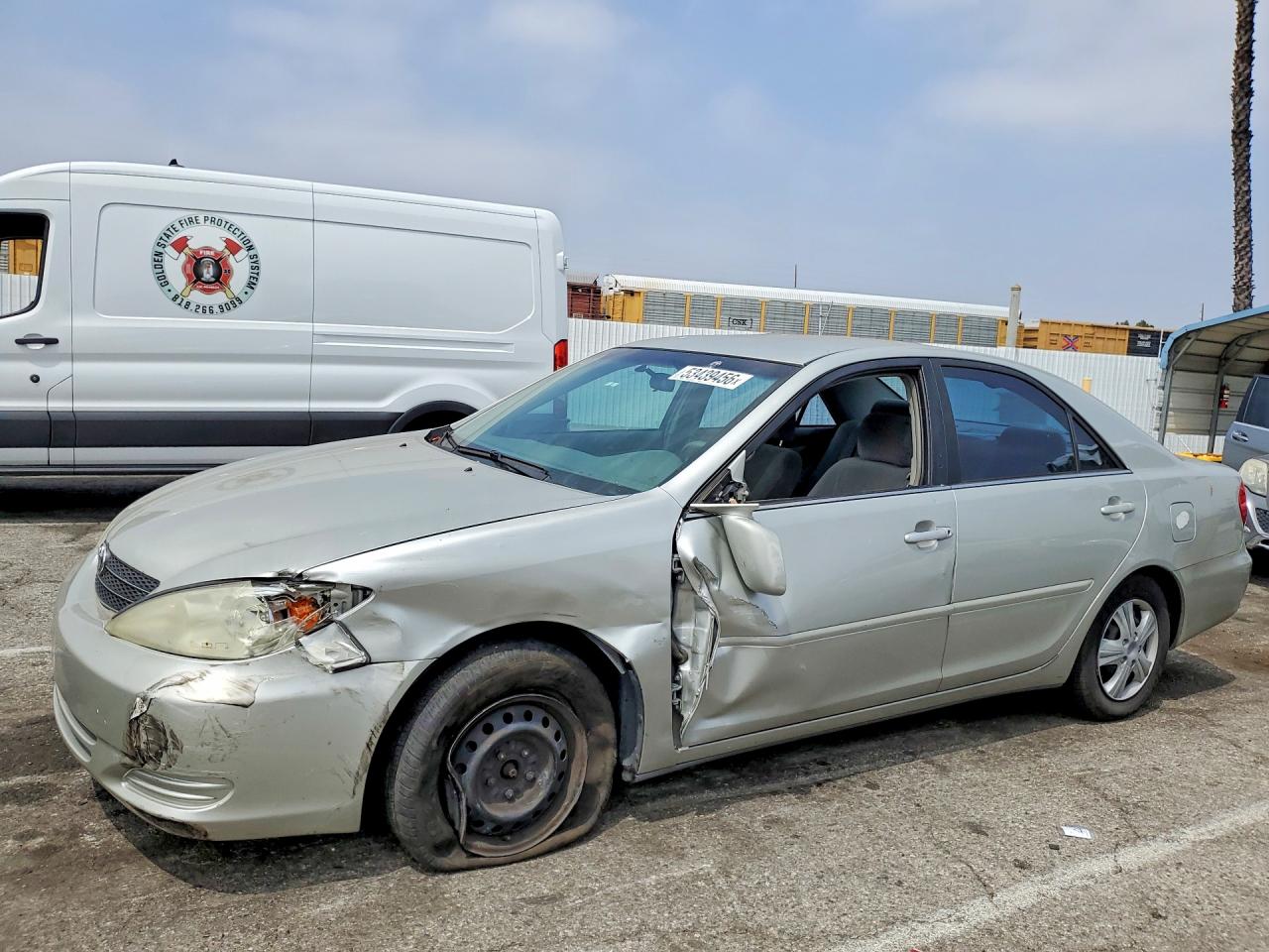 2003 Toyota Camry XLE, VIN 4T1BE32K63U167143 — Front end