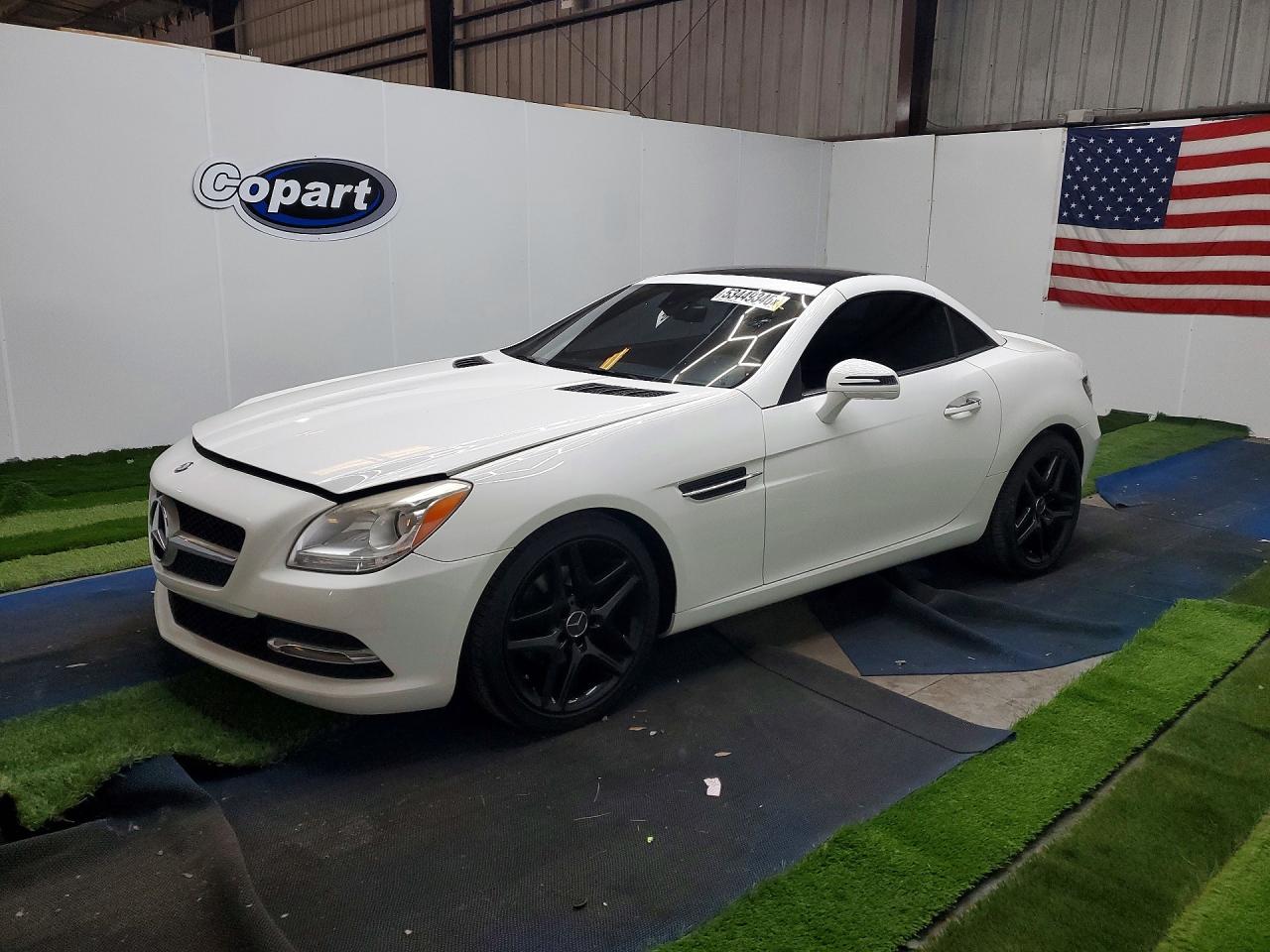 2015 Mercedes-Benz SLK 250, VIN WDDPK4HA1FF099369 — Front end