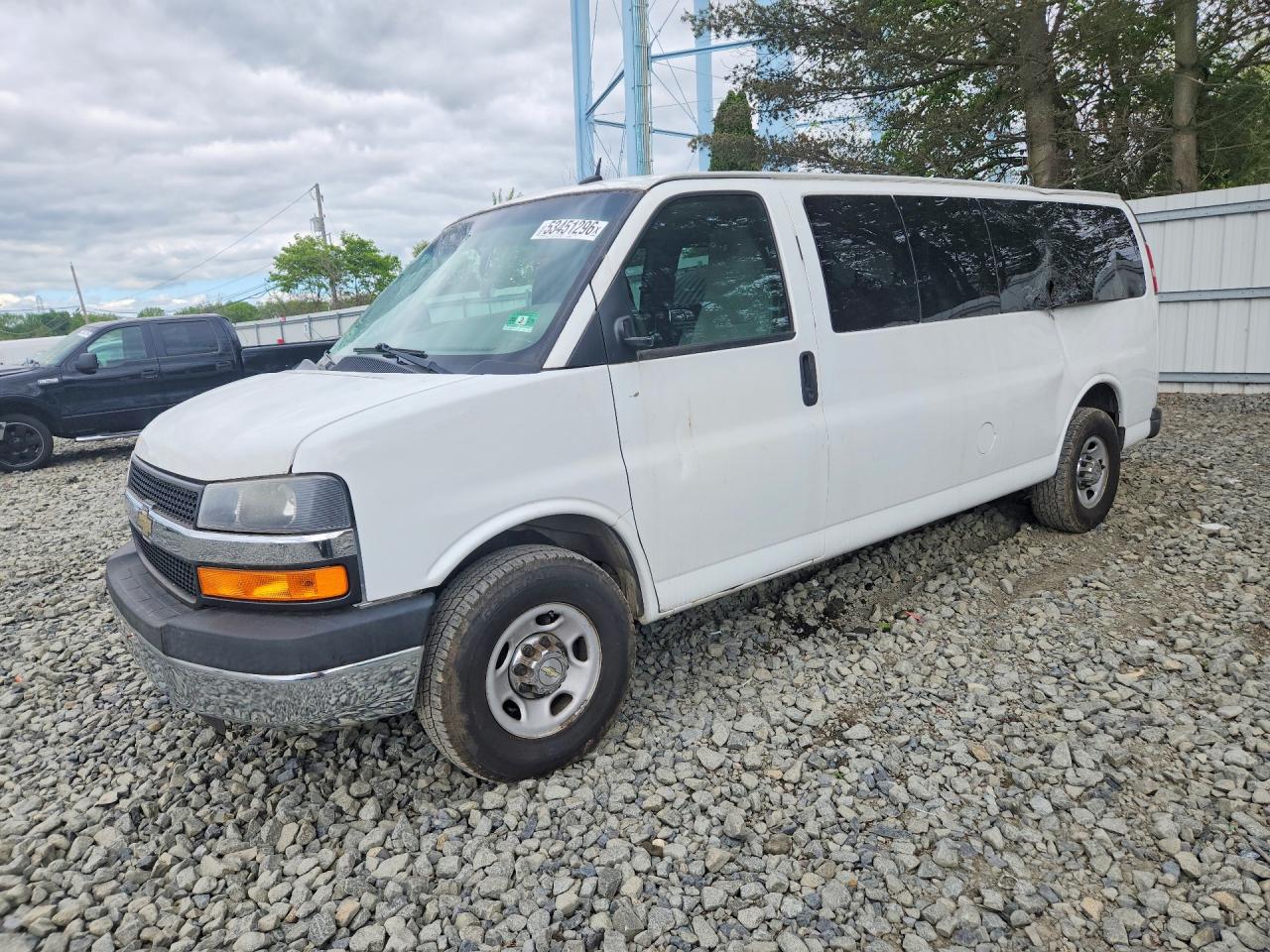 2014 Chevrolet Express Passenger LT, VIN 1GAZG1FG6E1200243 — Front end