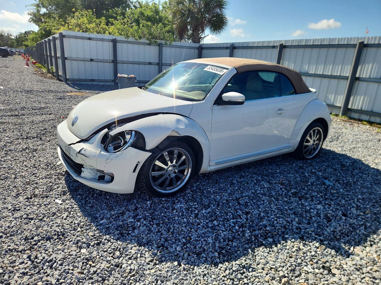 2013 Volkswagen Beetle 2.5L, VIN 3VW5P7AT3DM811617 — Front end