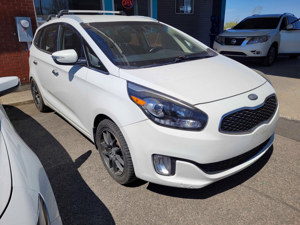 2014 Kia Rondo EX, VIN KNAHU8A32E7010880 — Minor dents and scratches