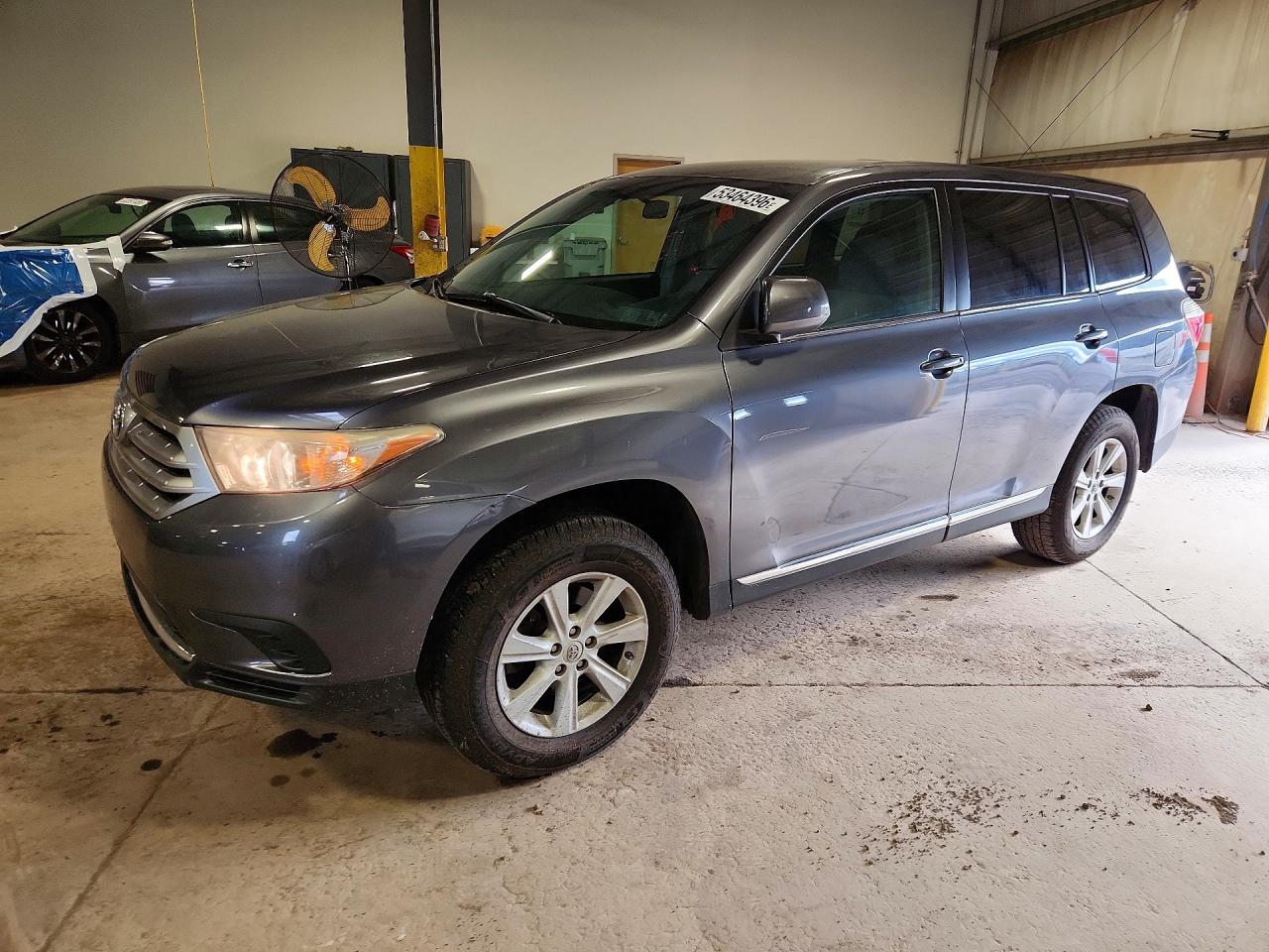 2013 Toyota Highlander SE, VIN 5TDBK3EH4DS253148 — Front end
