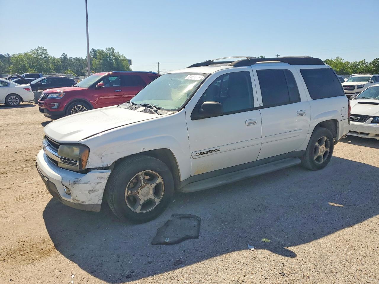 2004 Chevrolet TrailBlazer EXT LT, VIN 1GNES16SX46229956 — Front end