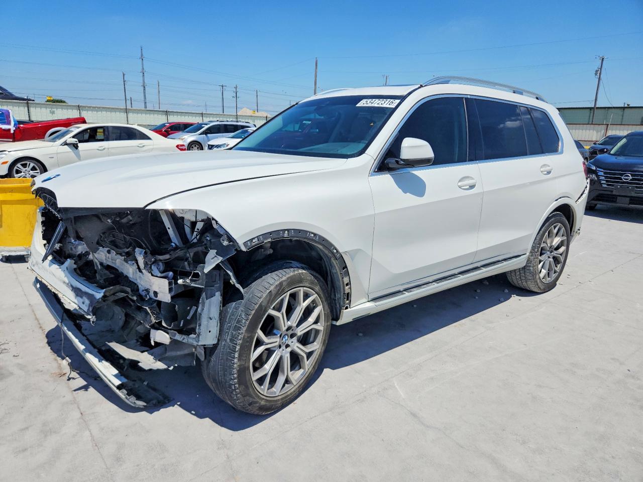 2019 BMW X7 xDrive40i, VIN 5UXCW2C54KL086993 — Front end