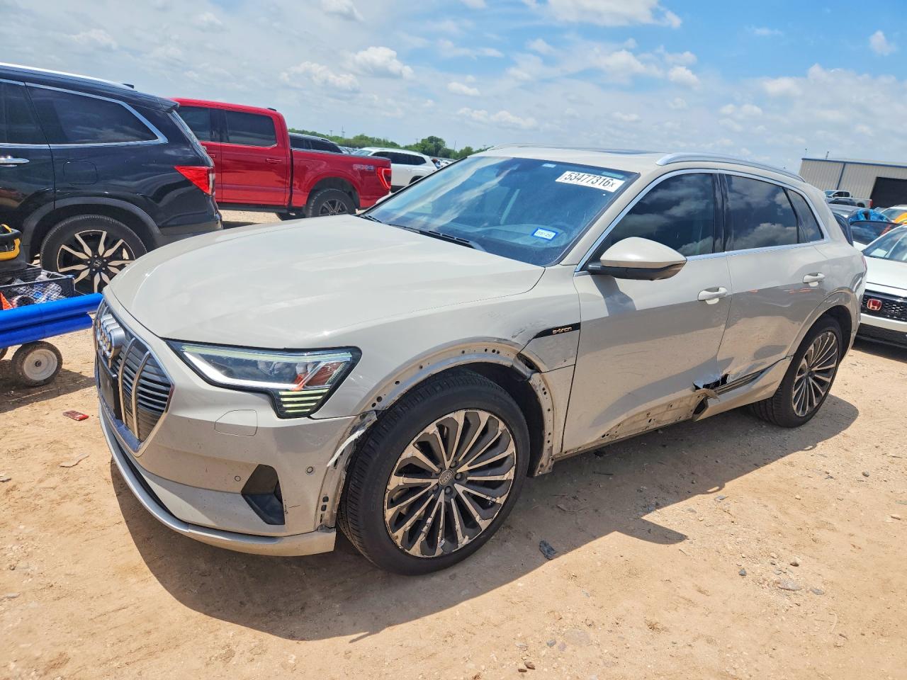 2019 Audi e-tron Prestige, VIN WA1VABGE5KB022870 — Бок