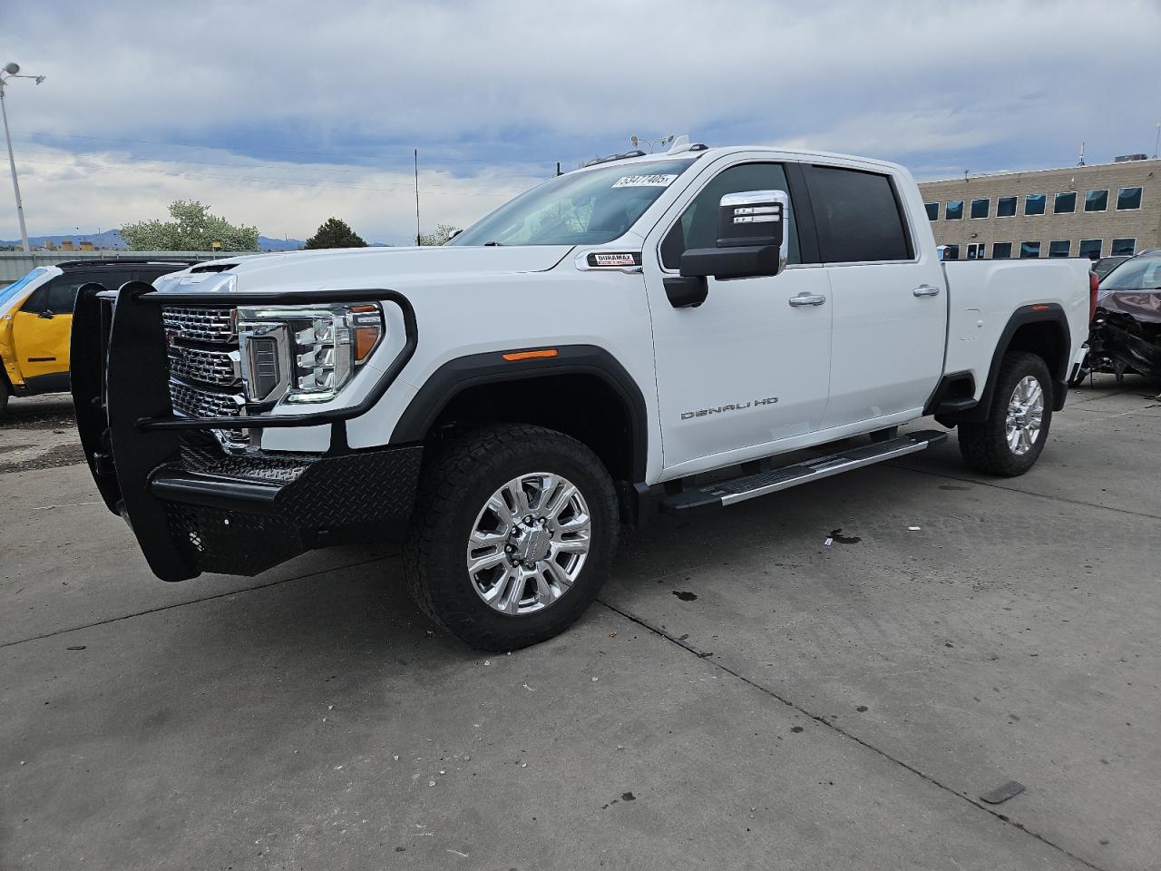 2021 GMC Sierra 2500HD Denali, VIN 1GT49REY0MF189309 — Front end