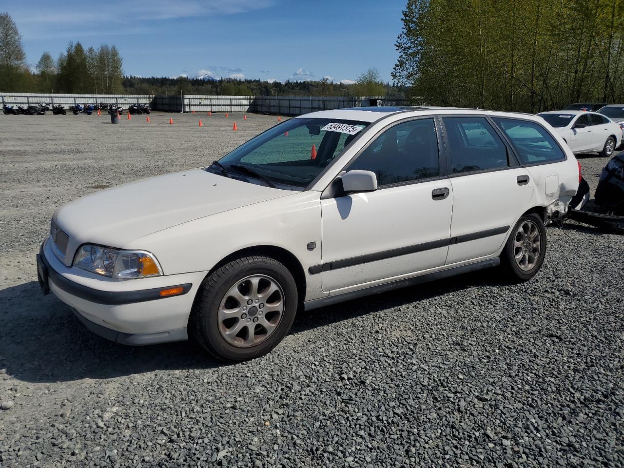2000 Volvo V40, VIN YV1VW2552YF568371 — Зад