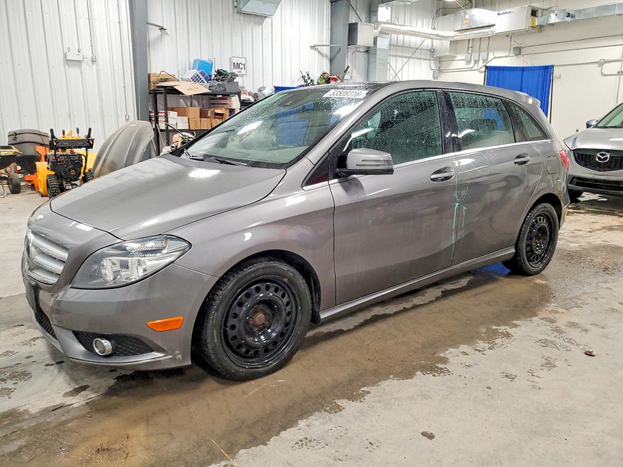 2014 Mercedes-Benz B 250 Sports Tourer, VIN WDDMH4EB8EJ201650 — Minor dents and scratches
