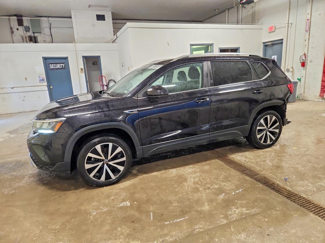 2022 Volkswagen Taos SE, VIN 3VVLX7B2XNM056811 — Rear end